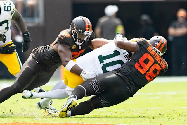 Packers QB Jordan Love sacked